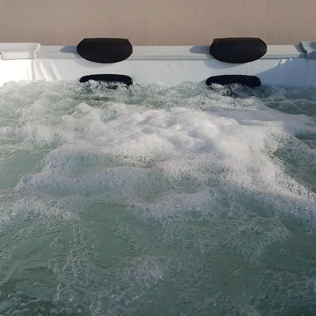 St.george & Affittacamere Perivolos (Santorini)