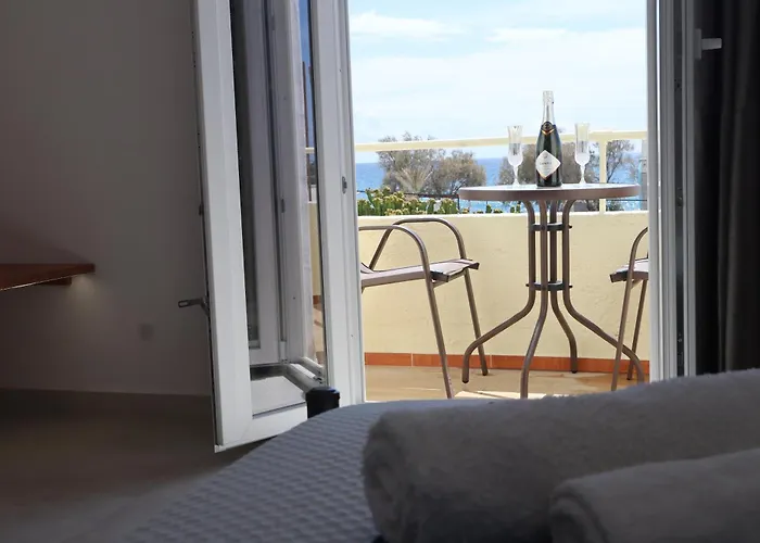 St.george & Guest house Perivolos (Santorini)