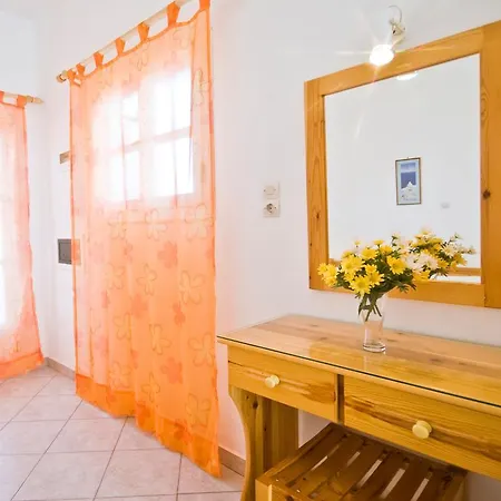 St.george & Guest house Perivolos (Santorini)