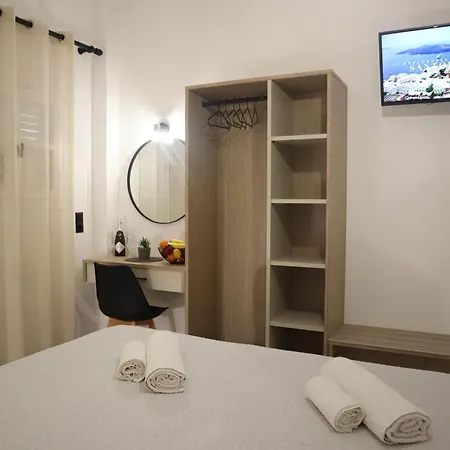 St.george & Guest house Perivolos (Santorini)